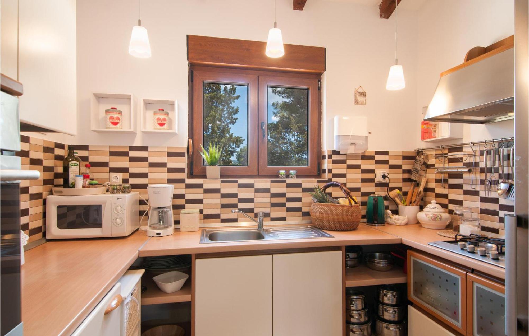 Cozy Home In Mudri Dolac With Kitchen Basina Exterior foto